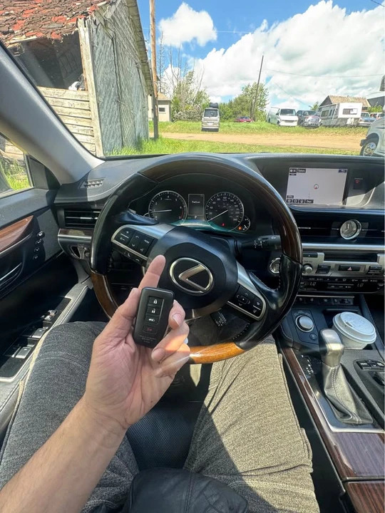 2016 Lexus ES 6th Gen - Image 5 of 16