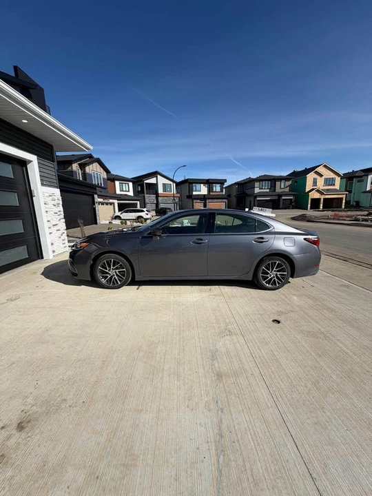 2016 Lexus ES 6th Gen - Image 13 of 16