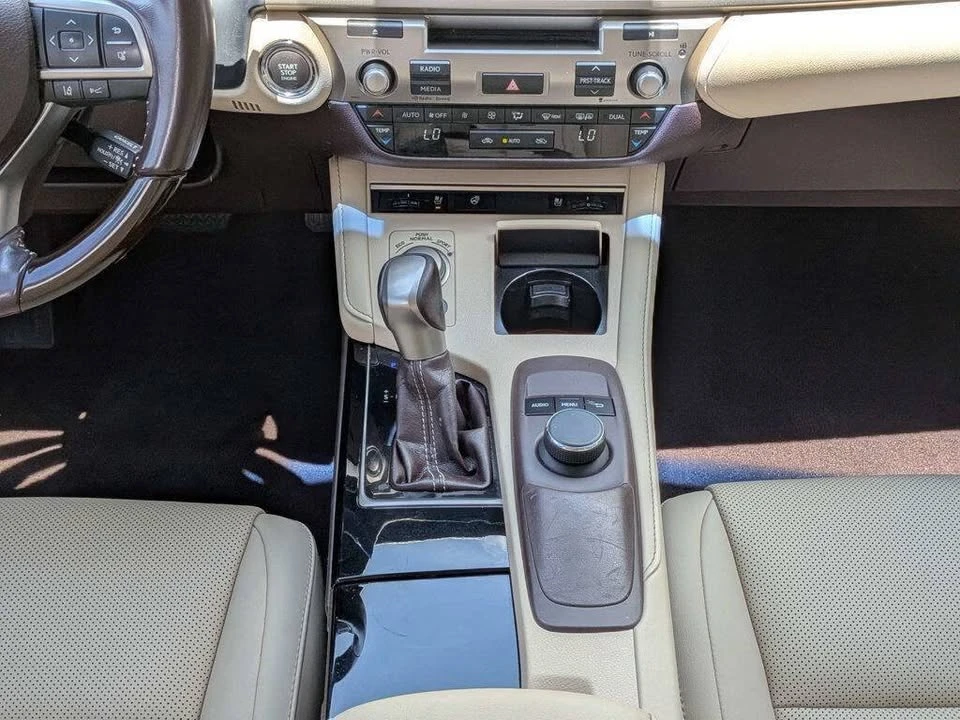 2016 Lexus ES 6th Gen - Image 19 of 20