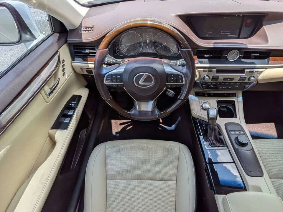 2016 Lexus ES 6th Gen - Image 16 of 20