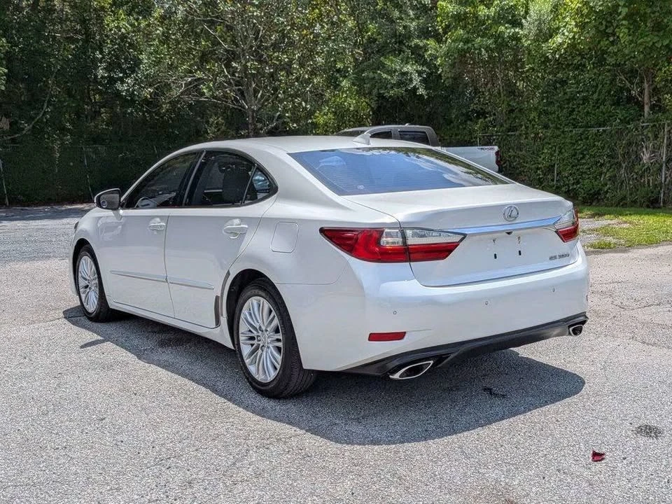 2016 Lexus ES 6th Gen - Image 7 of 20
