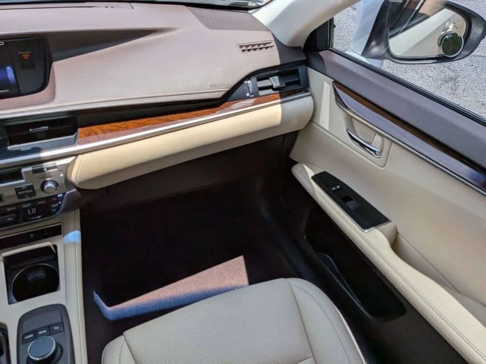 2016 Lexus ES 6th Gen - Image 17 of 20