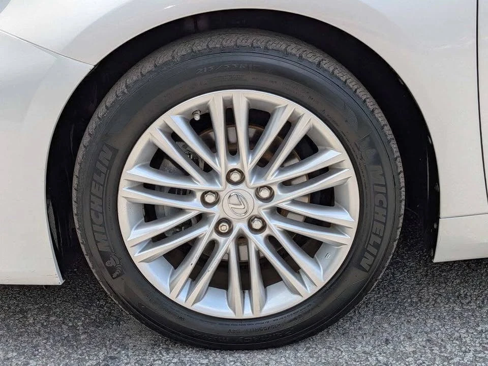2016 Lexus ES 6th Gen - Image 12 of 20