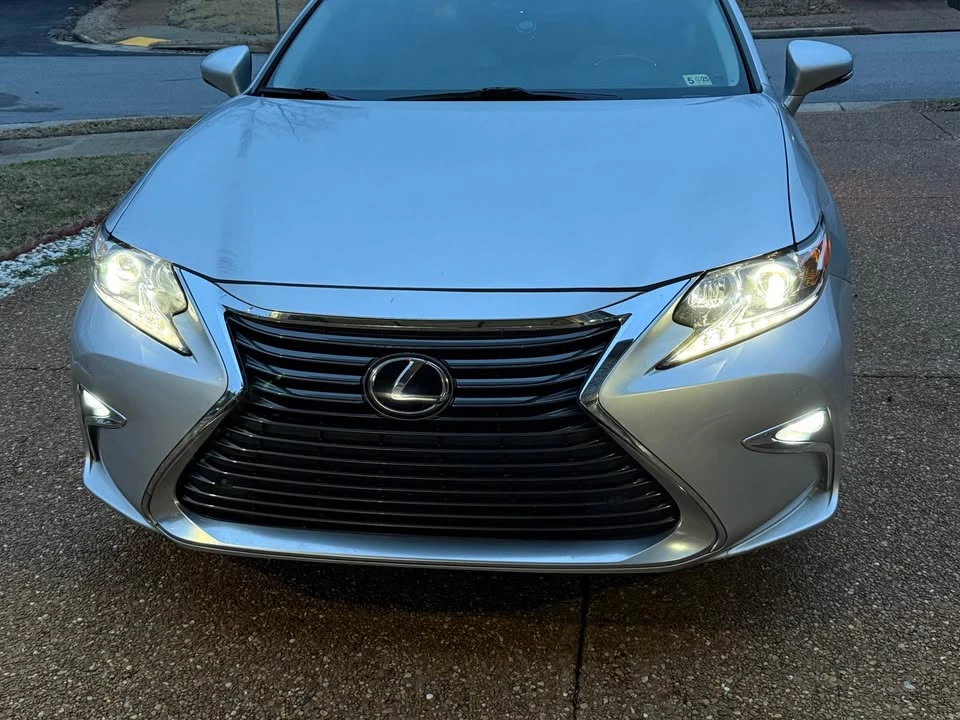 2016 Lexus ES 6th Gen - Image 6 of 11