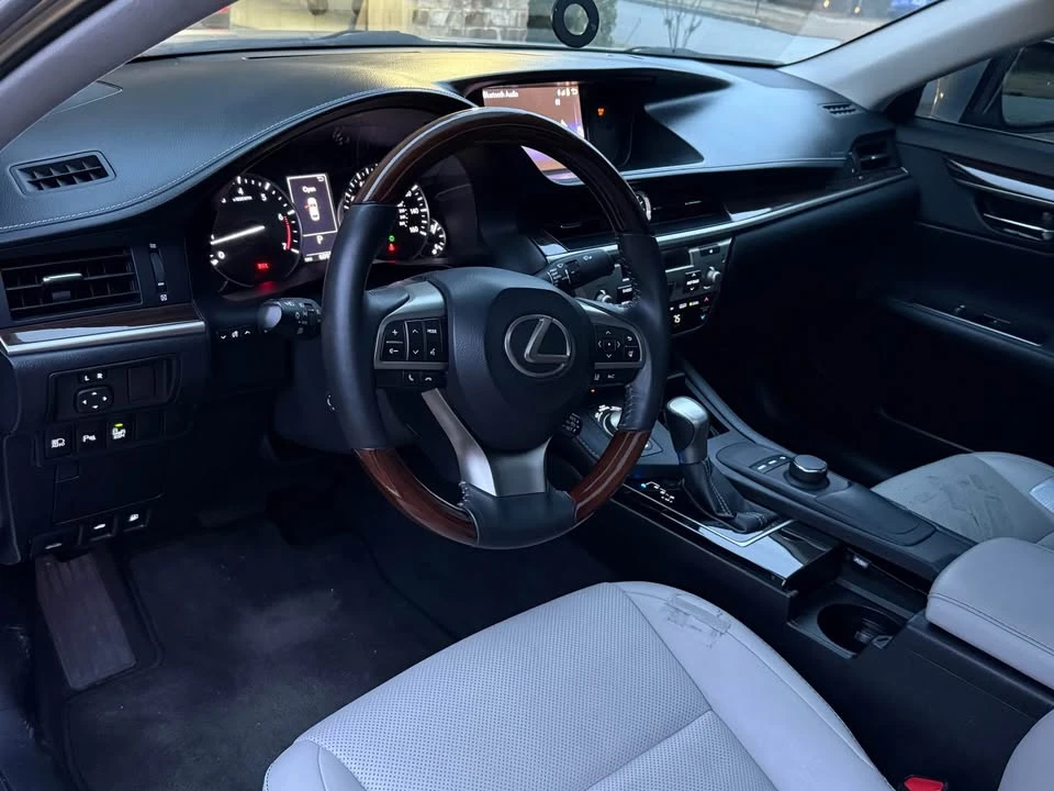2016 Lexus ES 6th Gen - Image 5 of 11
