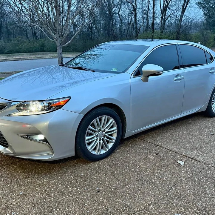 2016 Lexus ES 6th Gen - Image 2 of 11
