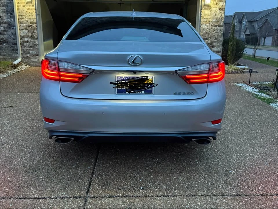 2016 Lexus ES 6th Gen - Image 9 of 11