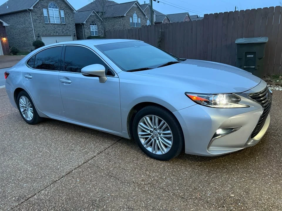 2016 Lexus ES 6th Gen - Image 7 of 11