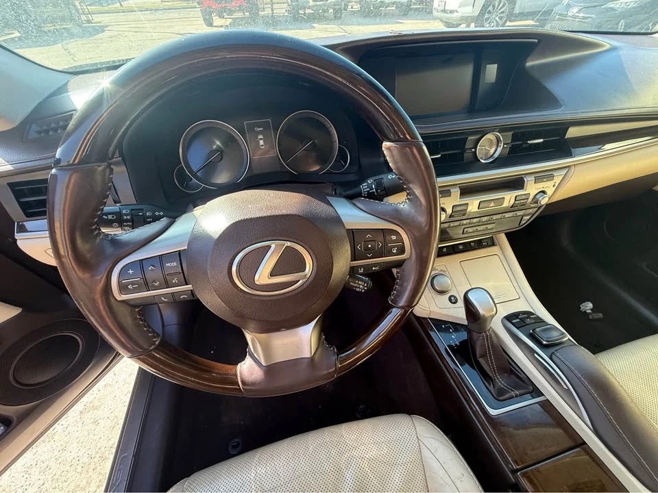2016 Lexus ES 6th Gen - Image 5 of 13