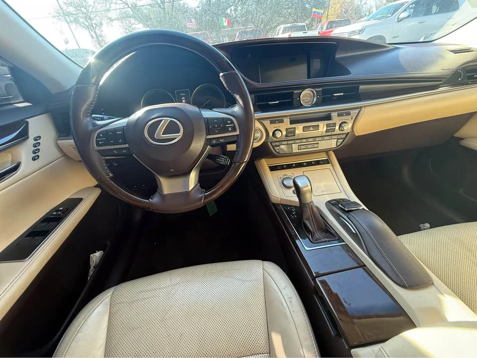 2016 Lexus ES 6th Gen - Image 8 of 13