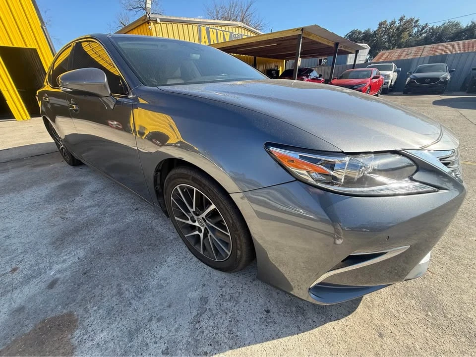2016 Lexus ES 6th Gen - Image 3 of 13