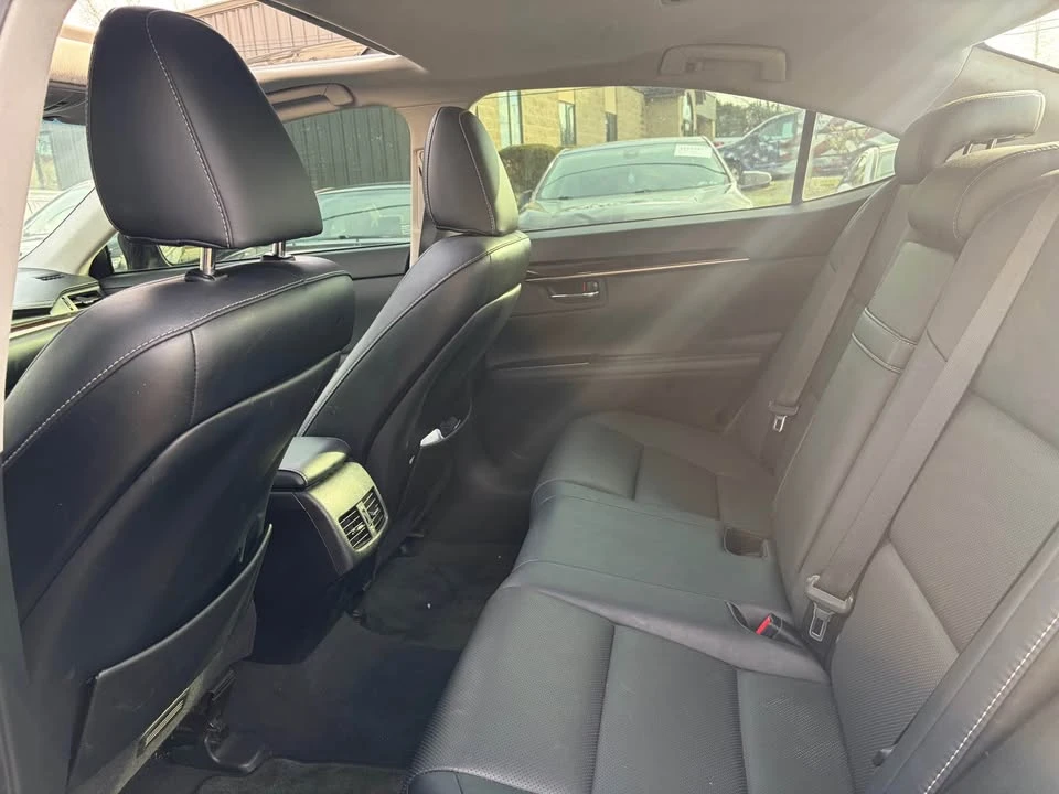 2016 Lexus ES 6th Gen - Image 12 of 16