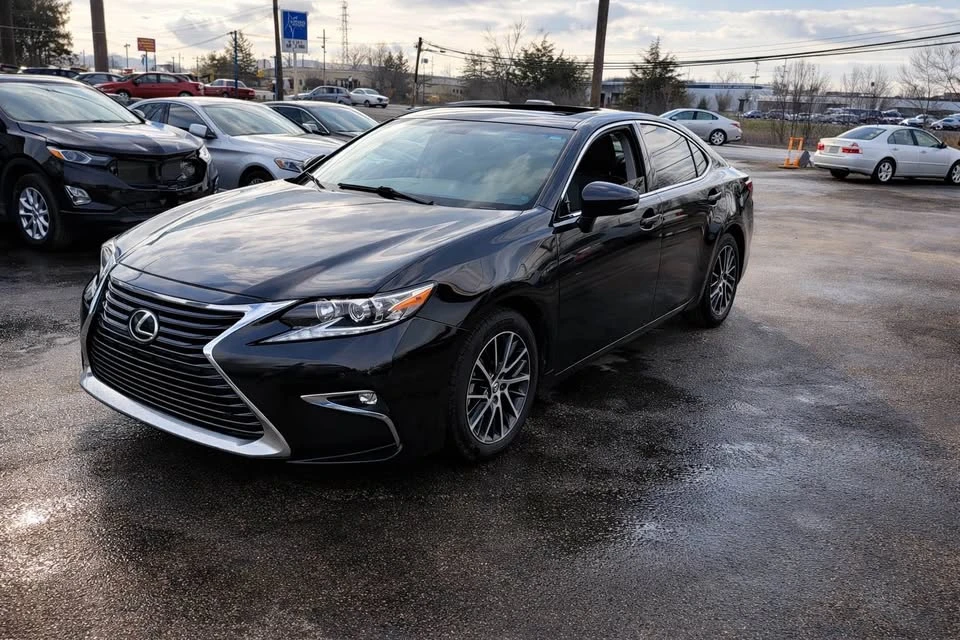 2016 Lexus ES 6th Gen - Image 2 of 16