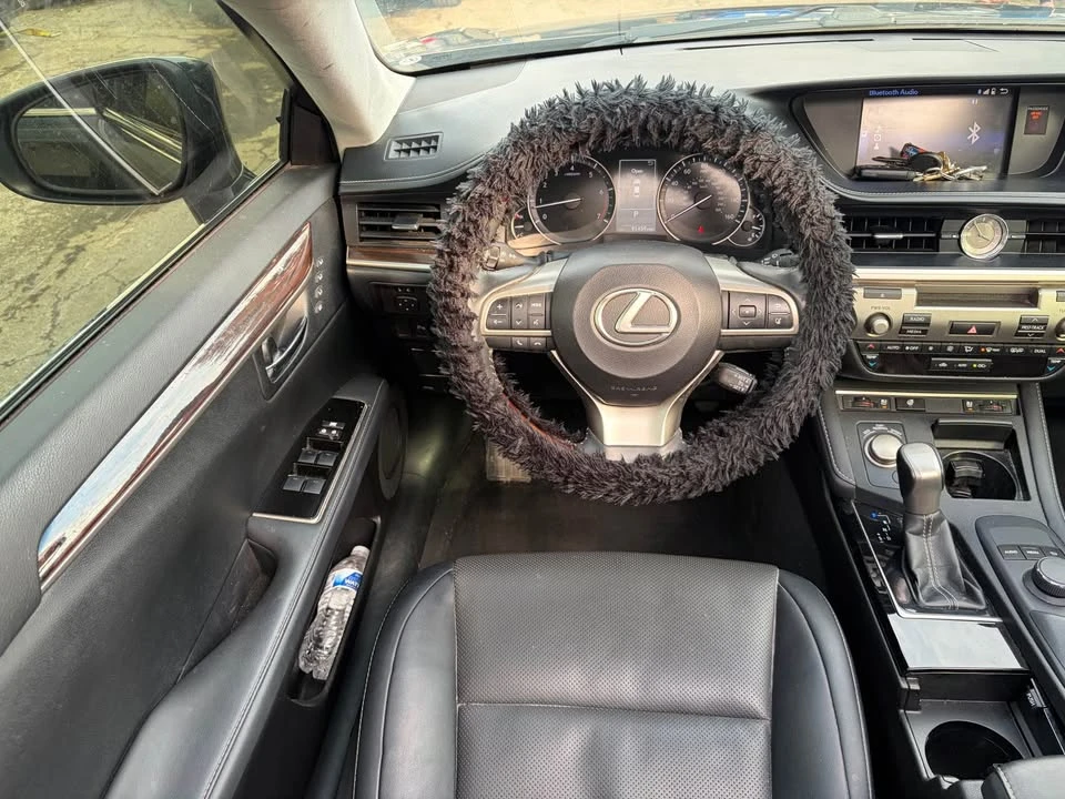 2016 Lexus ES 6th Gen - Image 9 of 16