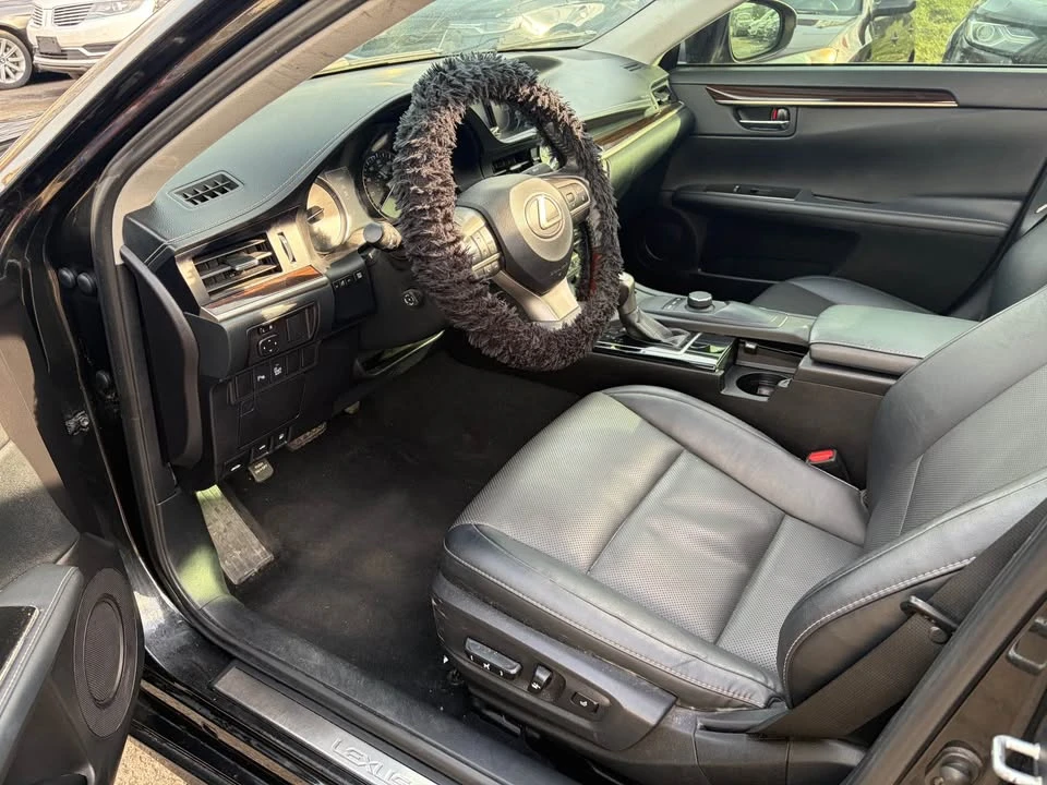 2016 Lexus ES 6th Gen - Image 15 of 16