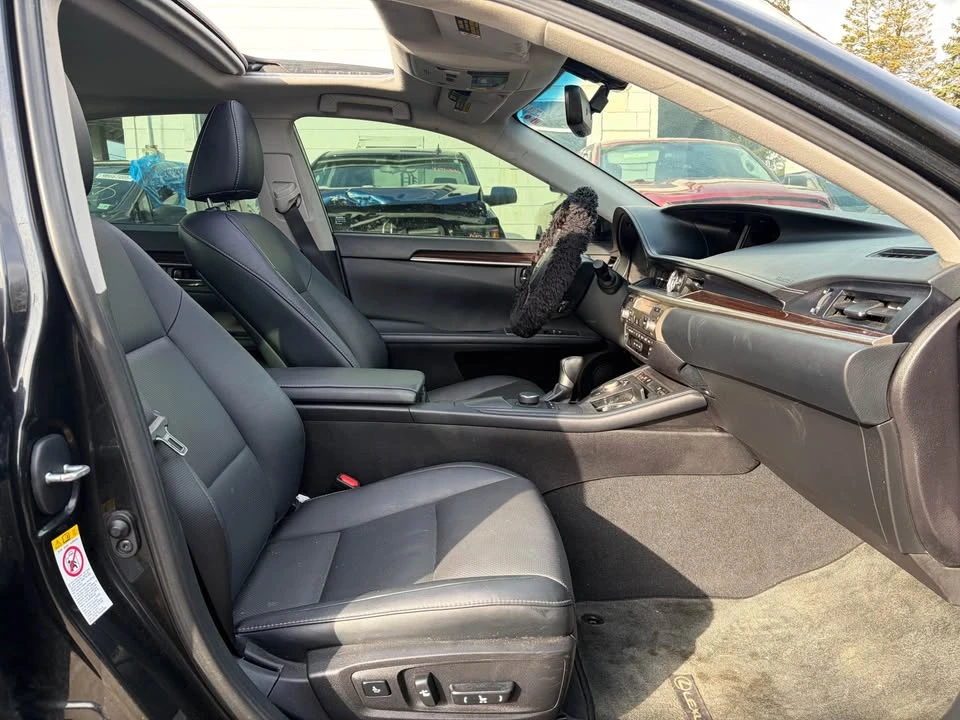 2016 Lexus ES 6th Gen - Image 11 of 16