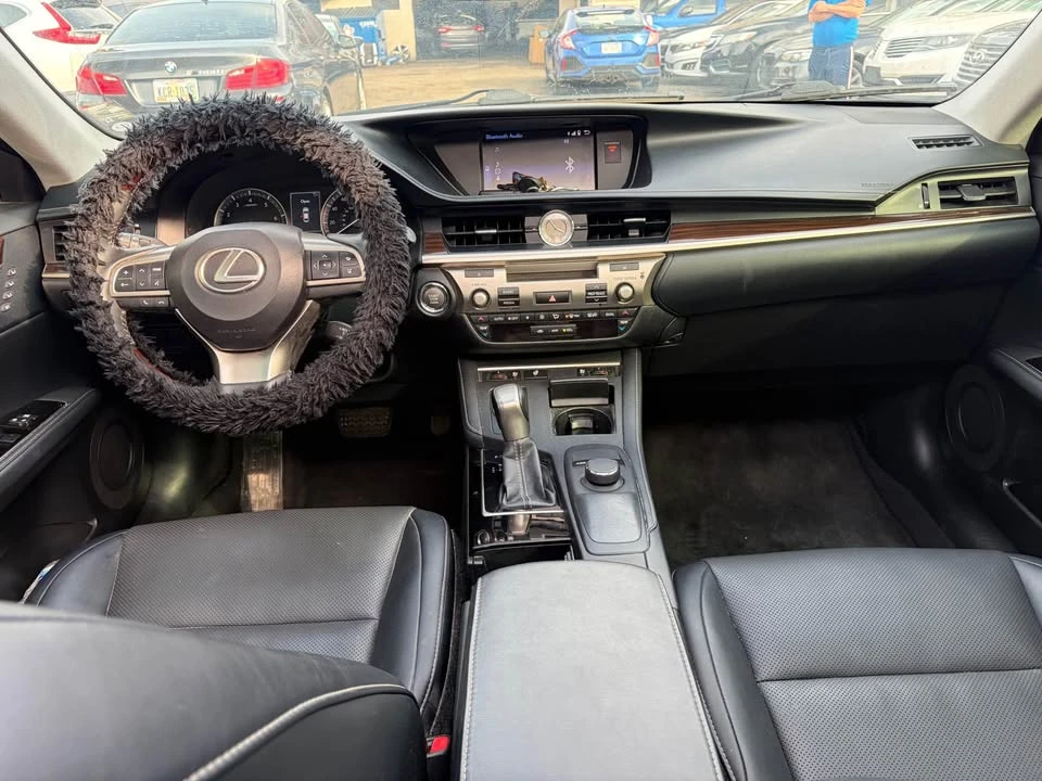 2016 Lexus ES 6th Gen - Image 8 of 16
