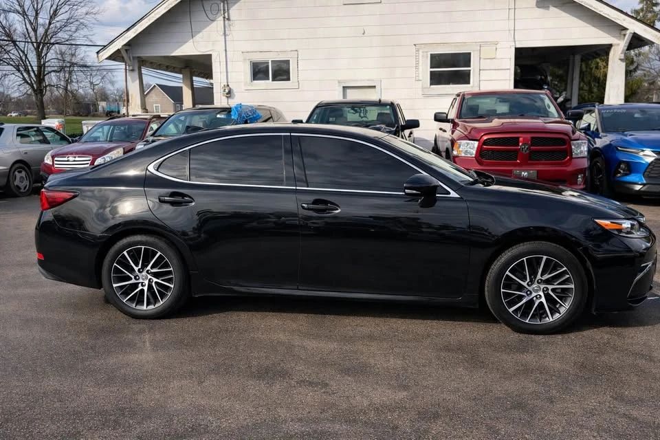2016 Lexus ES 6th Gen - Image 6 of 16