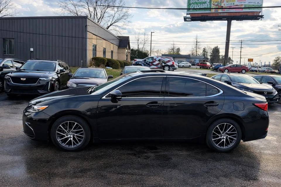 2016 Lexus ES 6th Gen - Image 3 of 16