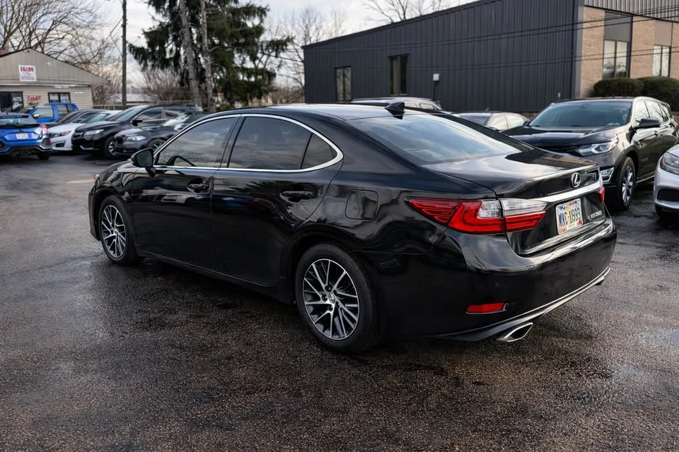 2016 Lexus ES 6th Gen - Image 4 of 16