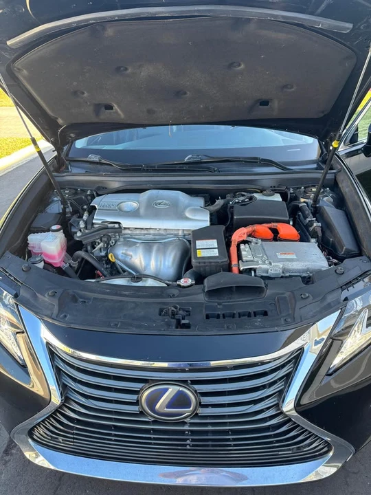 2016 Lexus ES 6th Gen - Image 11 of 18