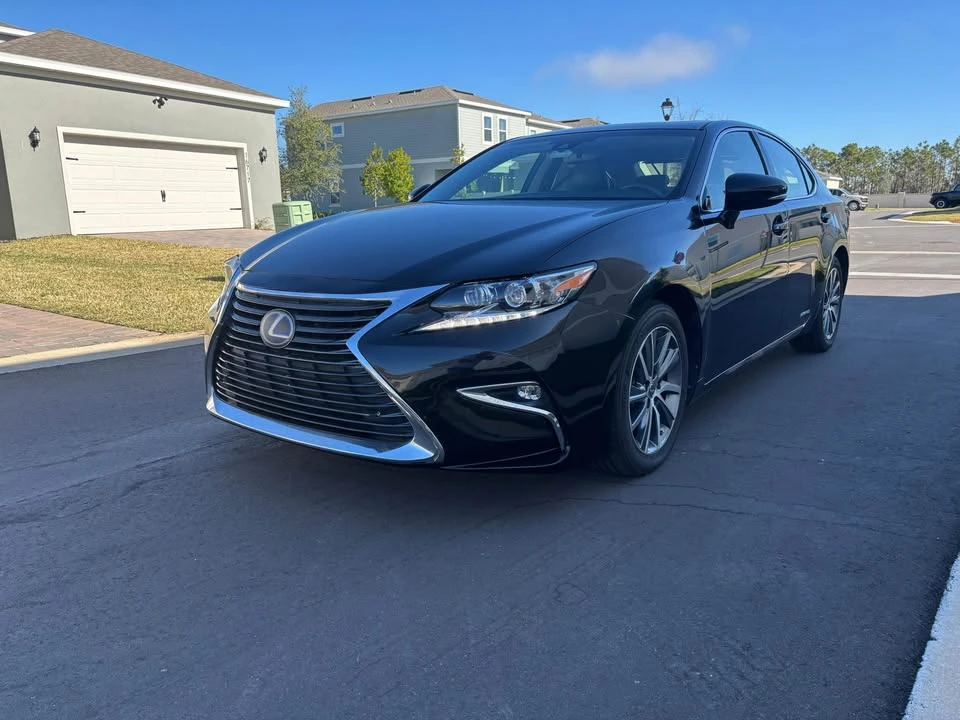 2016 Lexus ES 6th Gen - Image 2 of 18