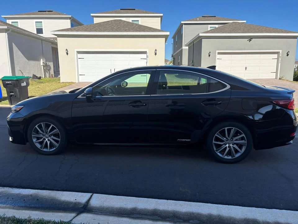 2016 Lexus ES 6th Gen - Image 9 of 18