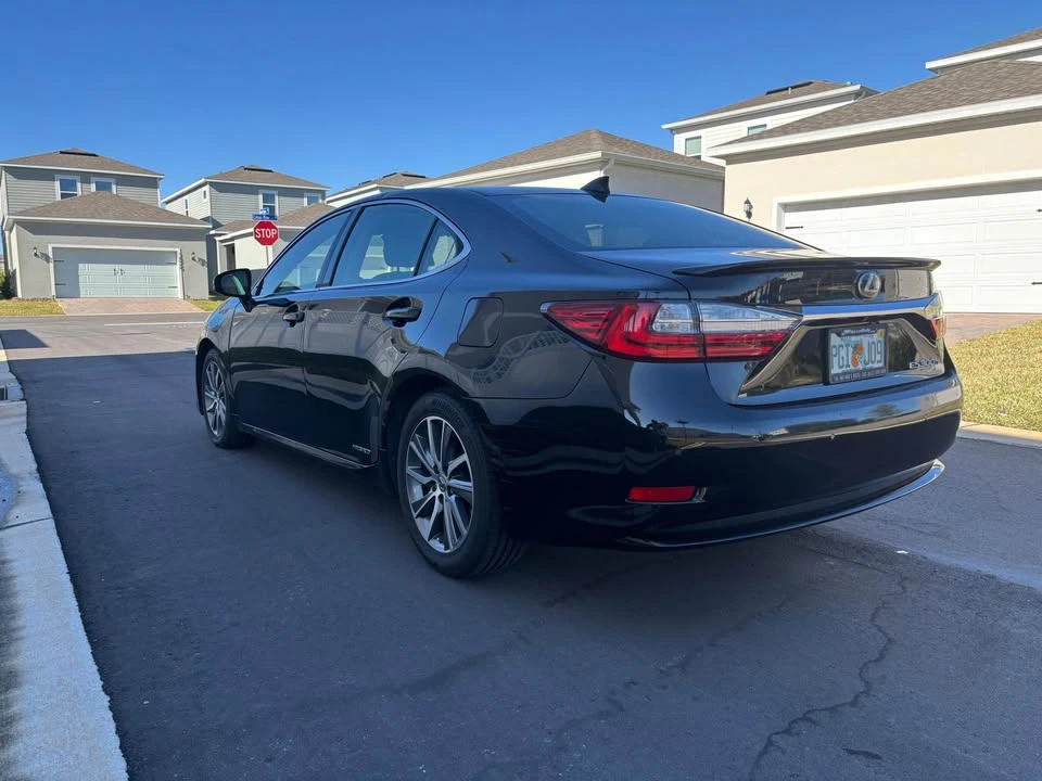 2016 Lexus ES 6th Gen - Image 10 of 18