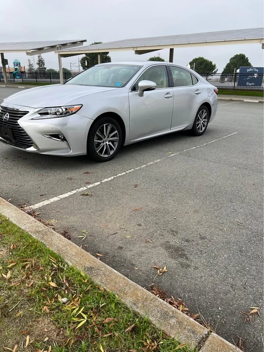 2016 Lexus ES 6th Gen - Image 2 of 14