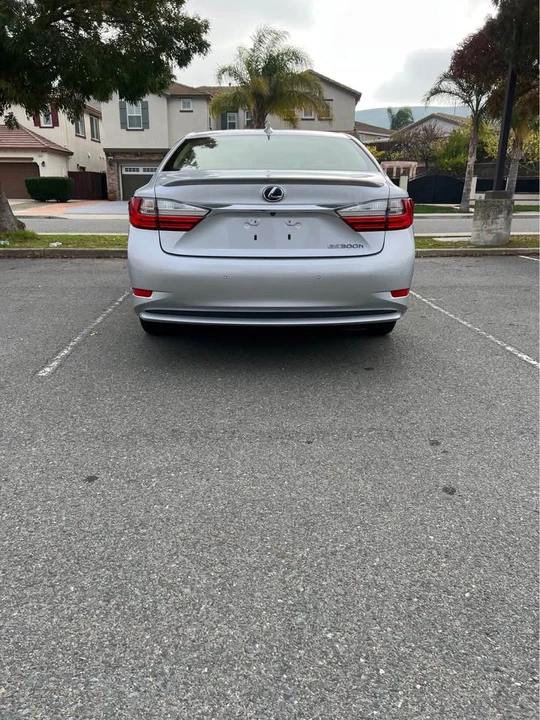 2016 Lexus ES 6th Gen - Image 4 of 14