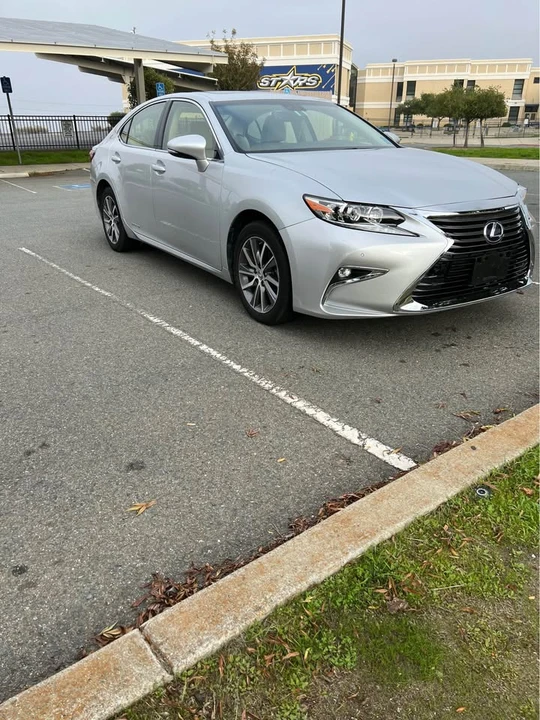 2016 Lexus ES 6th Gen - Image 8 of 14