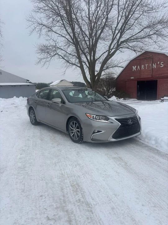 2016 Lexus ES 6th Gen - Image 2 of 10