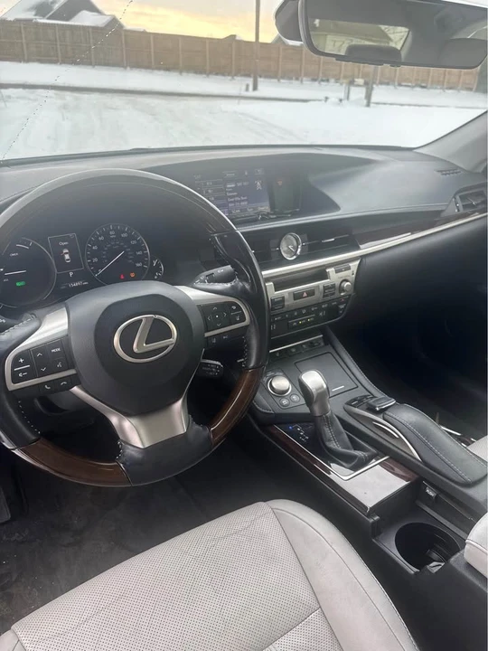 2016 Lexus ES 6th Gen - Image 7 of 10