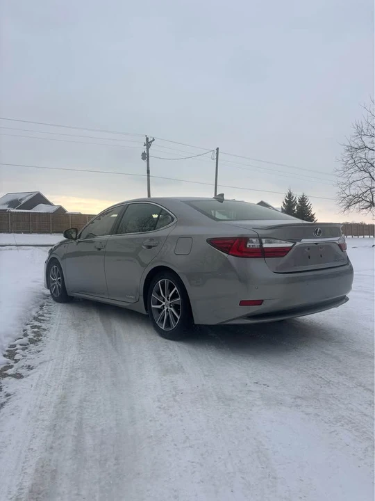 2016 Lexus ES 6th Gen - Image 5 of 10