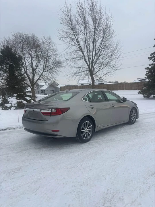 2016 Lexus ES 6th Gen - Image 4 of 10