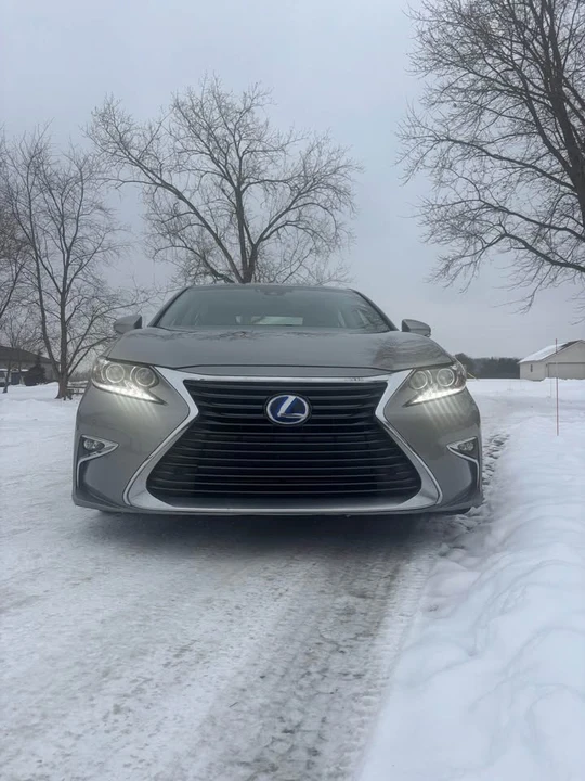 2016 Lexus ES 6th Gen - Image 3 of 10