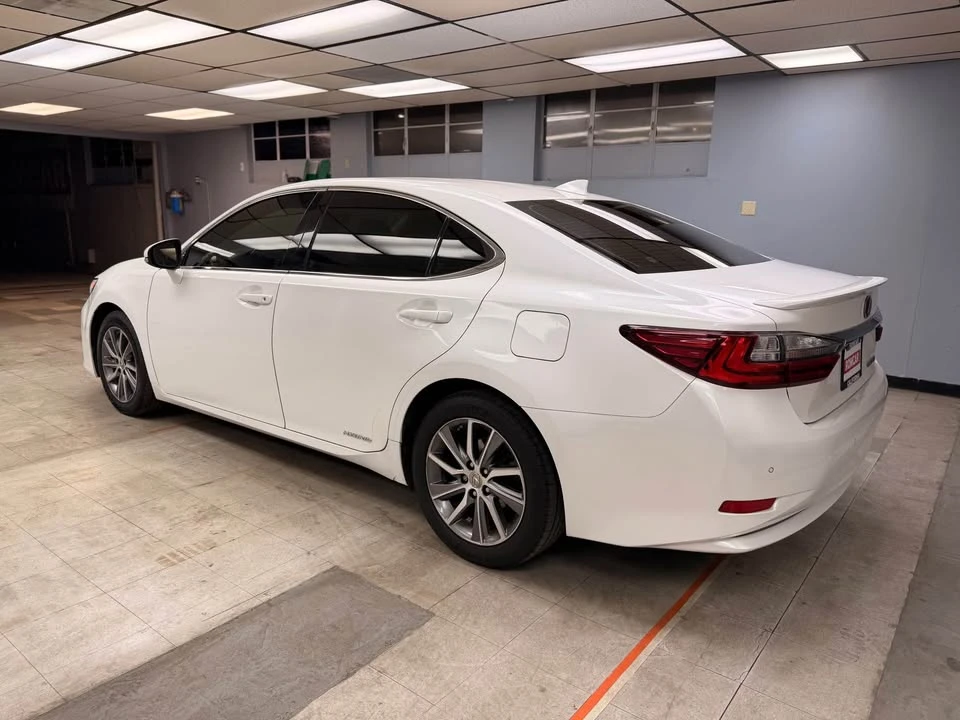 2016 Lexus ES 6th Gen - Image 5 of 19