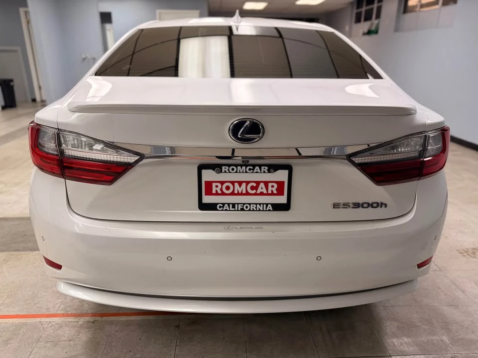 2016 Lexus ES 6th Gen - Image 6 of 19