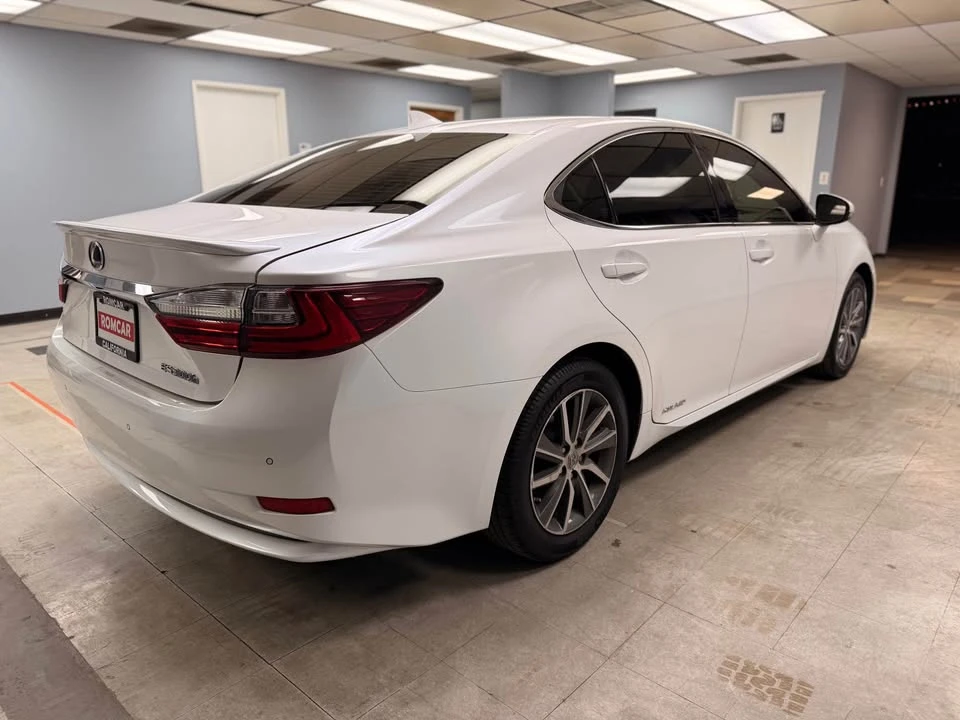 2016 Lexus ES 6th Gen - Image 7 of 19