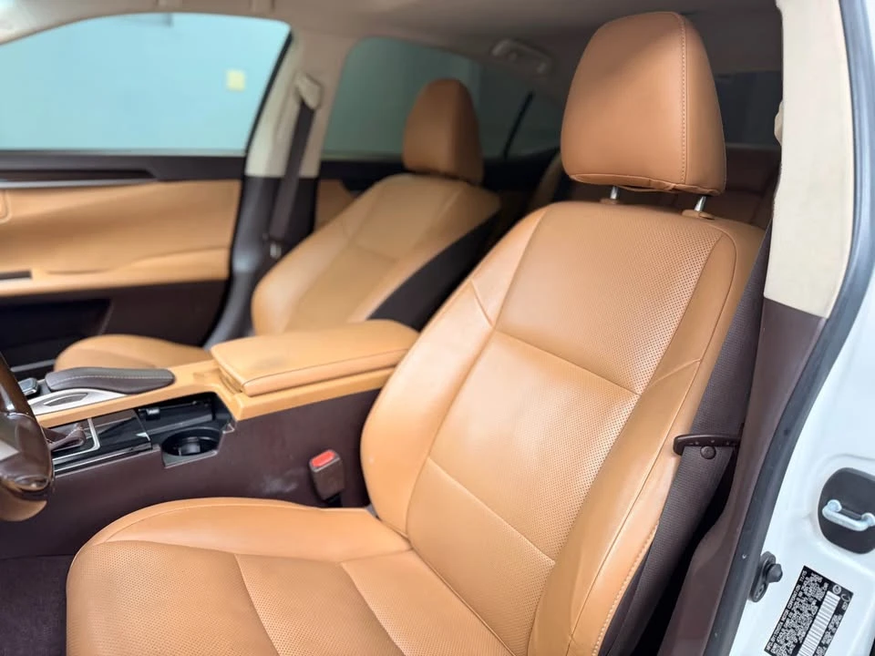 2016 Lexus ES 6th Gen - Image 18 of 19