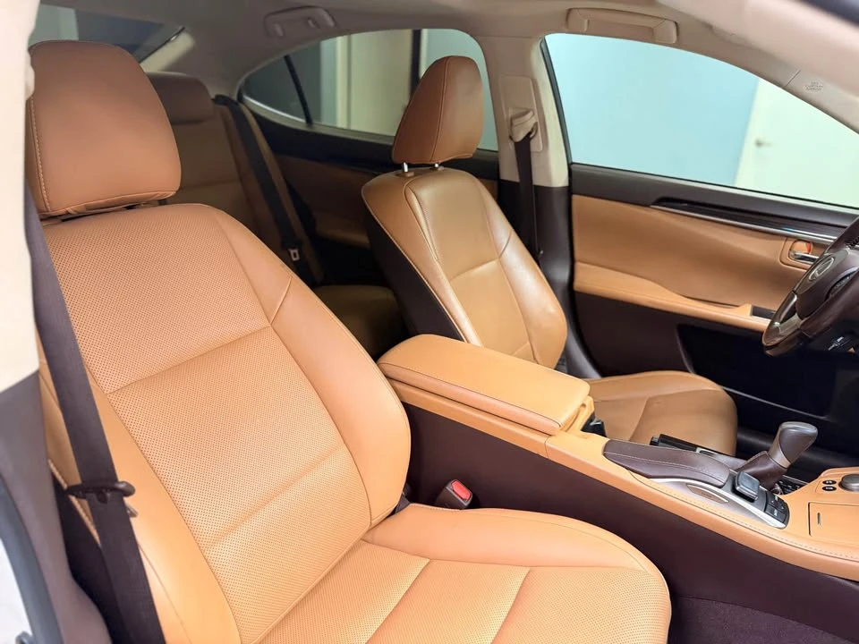 2016 Lexus ES 6th Gen - Image 16 of 19
