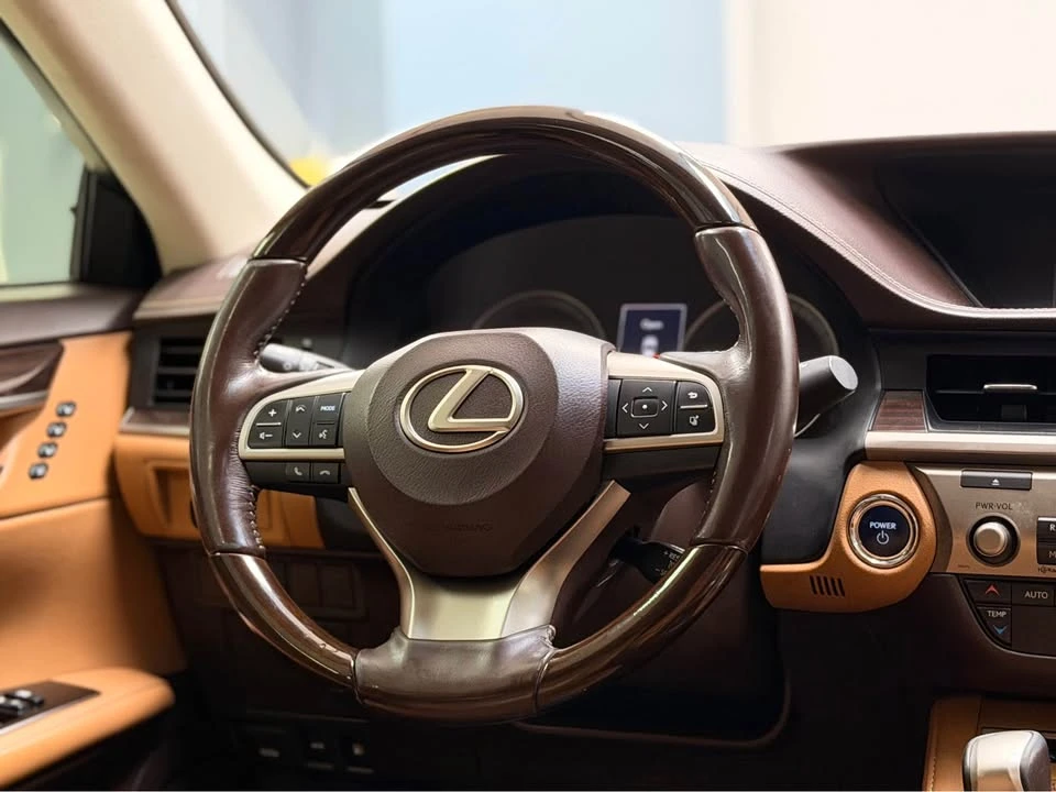 2016 Lexus ES 6th Gen - Image 13 of 19