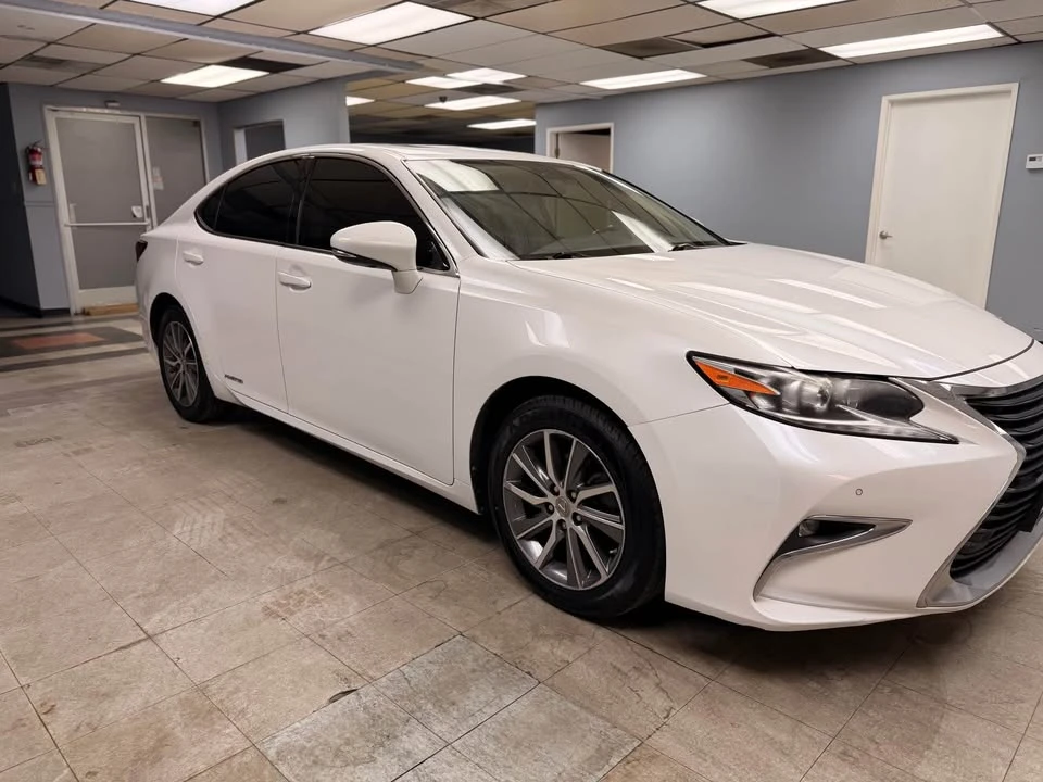 2016 Lexus ES 6th Gen - Image 8 of 19