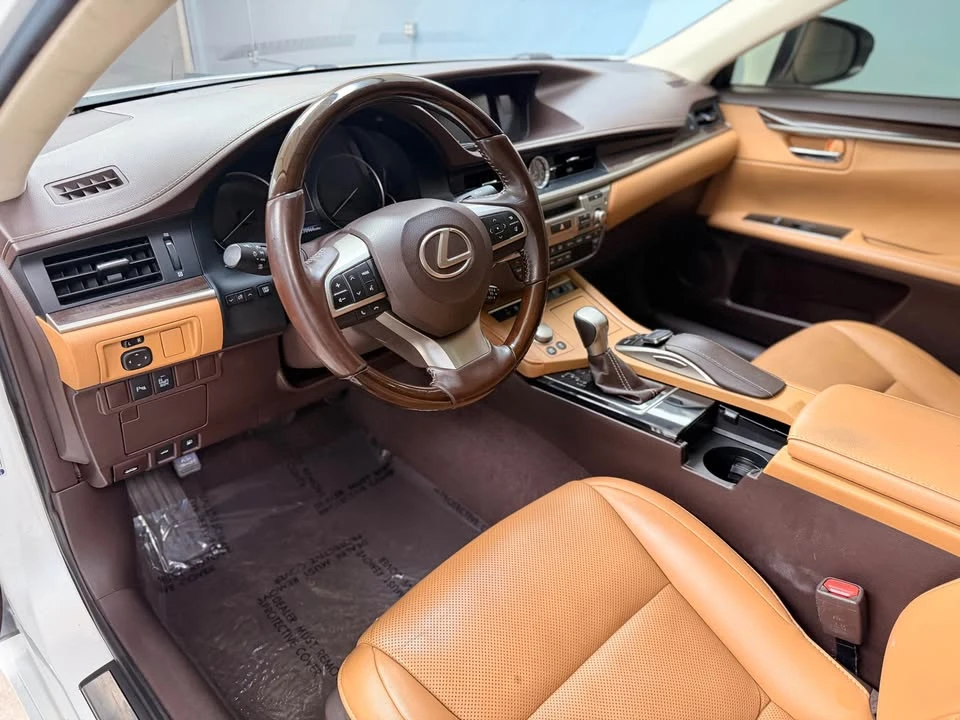 2016 Lexus ES 6th Gen - Image 17 of 19