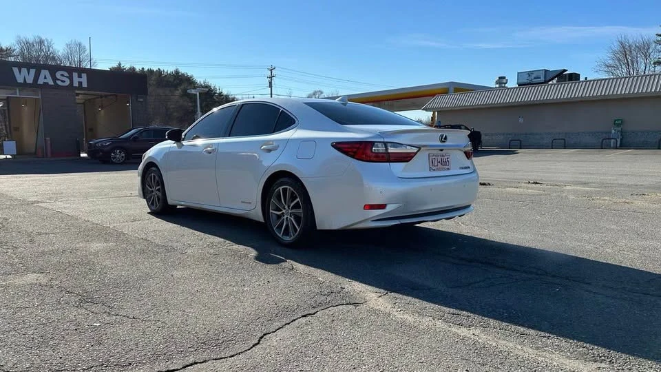 2016 Lexus ES 6th Gen - Image 3 of 19