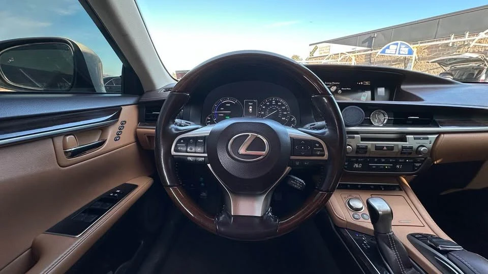 2016 Lexus ES 6th Gen - Image 10 of 19