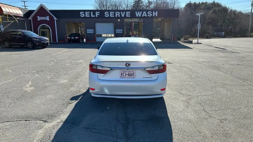 2016 Lexus ES 6th Gen - Image 6 of 19