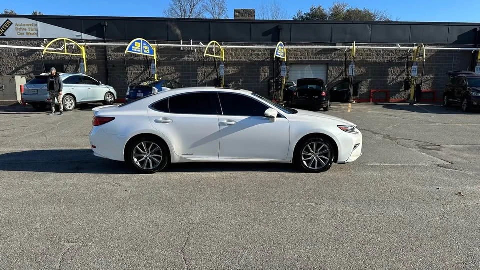 2016 Lexus ES 6th Gen - Image 4 of 19