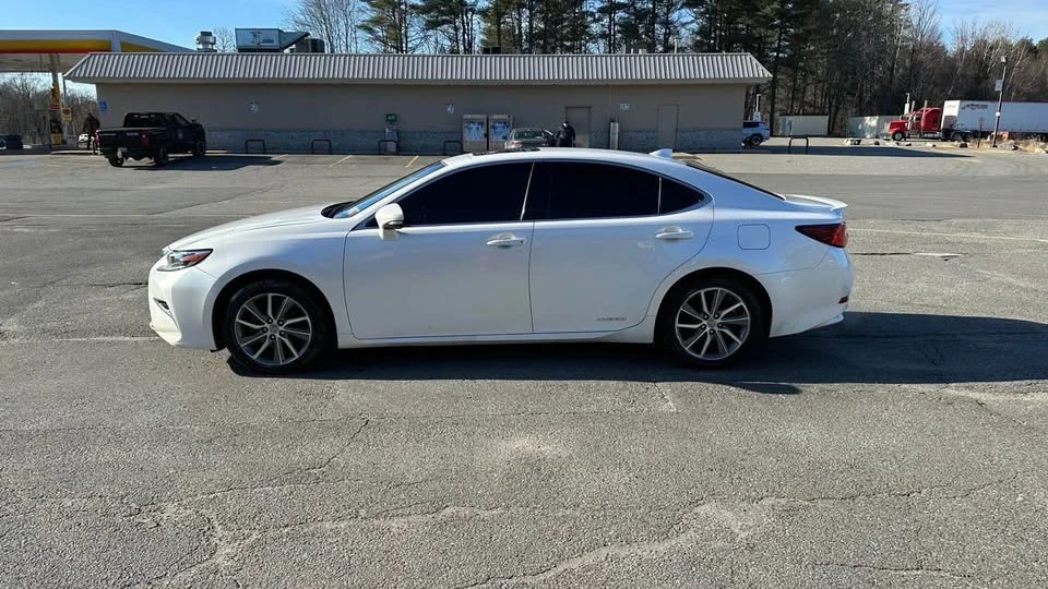 2016 Lexus ES 6th Gen - Image 2 of 19
