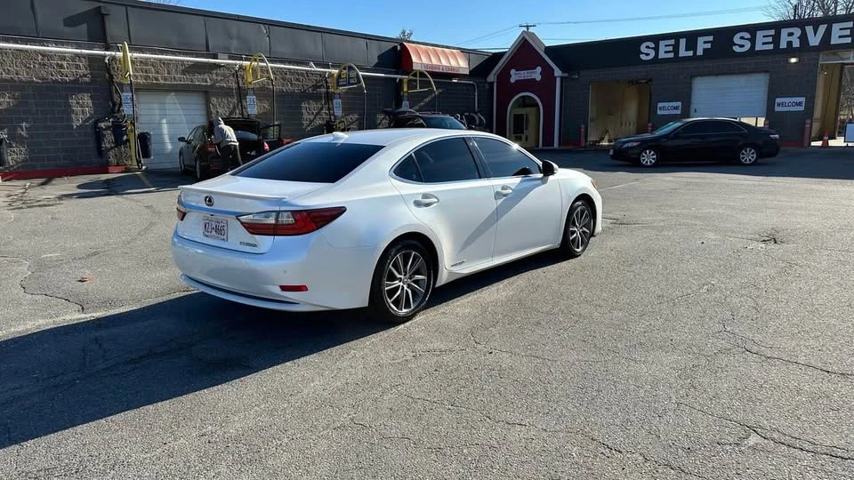 2016 Lexus ES 6th Gen - Image 7 of 19